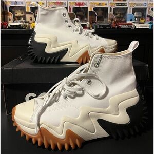 Converse size 9 men new with box